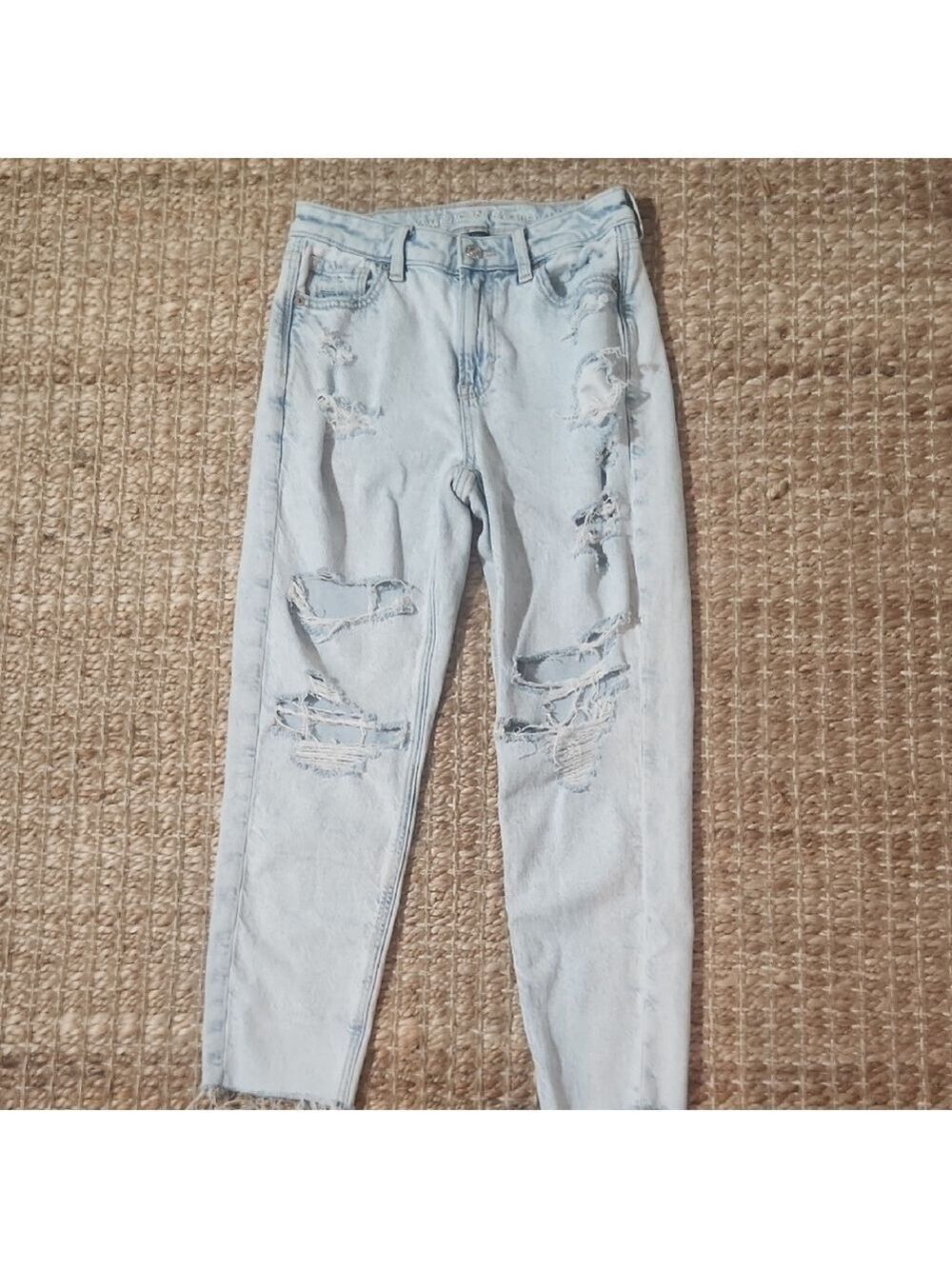 American Eagle Outfitters Light Wash Ripped Mom Fit Size 0 Ankle Jeans
